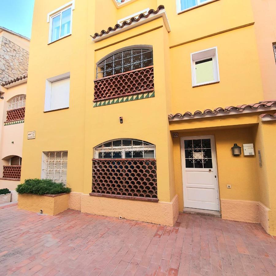 Leroy Apartment Empuriabrava Bagian luar foto