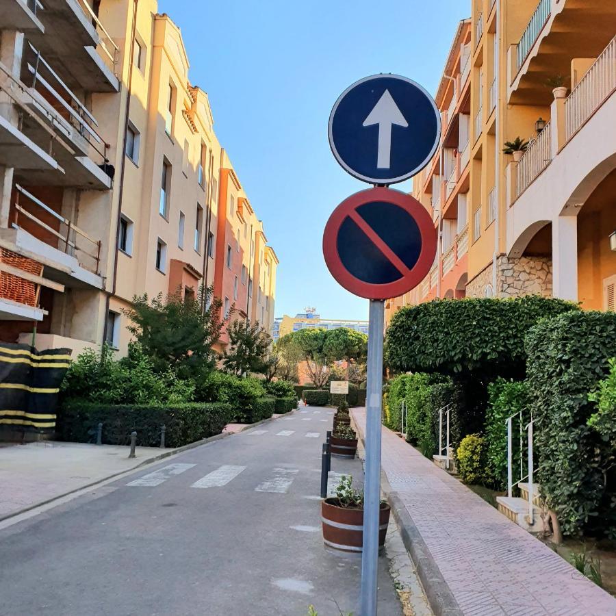 Leroy Apartment Empuriabrava Bagian luar foto